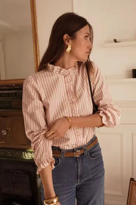 Blouse Rayée à Volants – Col Montant et Manches Bouffantes